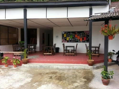 Dew Drop Inn Тана Рата Екстериор снимка